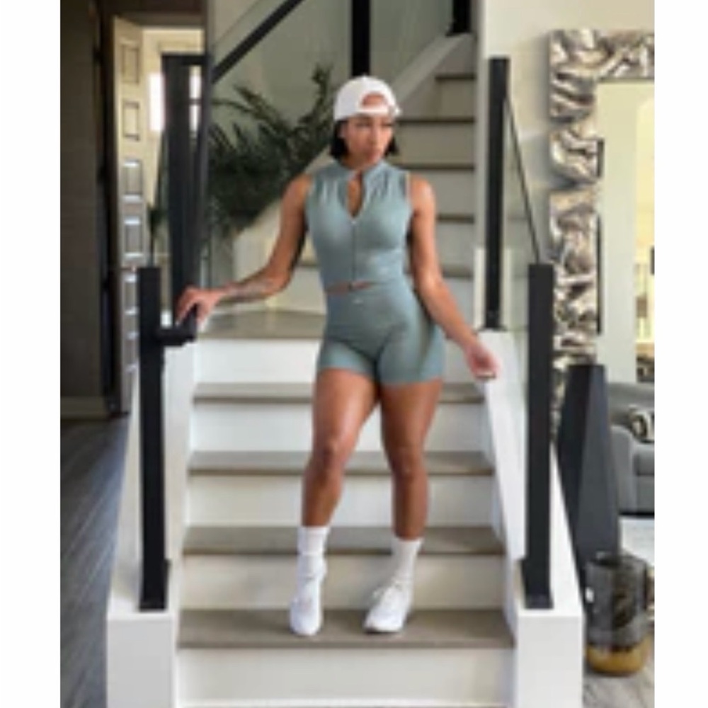 Teal Athletic Vest with double zip and Short Set by BodyNV